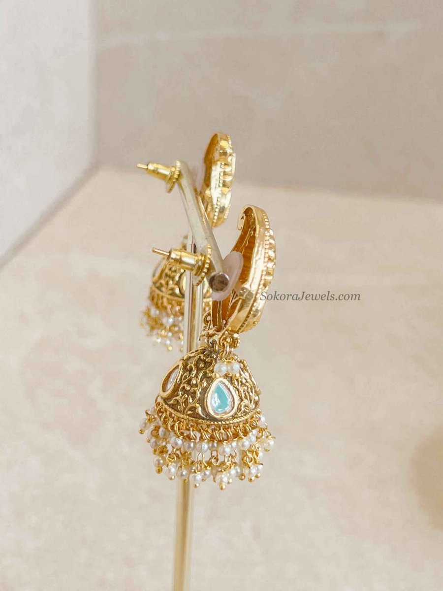 Medium Kundan & Gold Plated Jhumka Earrings - SOKORA JEWELSMedium Kundan & Gold Plated Jhumka Earrings