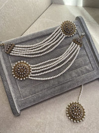 Mehreen Earrings & Tikka set - Clear - SOKORA JEWELSMehreen Earrings & Tikka set - Clear