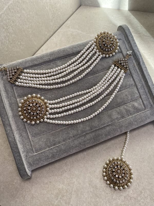 Mehreen Earrings & Tikka set - Clear - SOKORA JEWELSMehreen Earrings & Tikka set - Clear