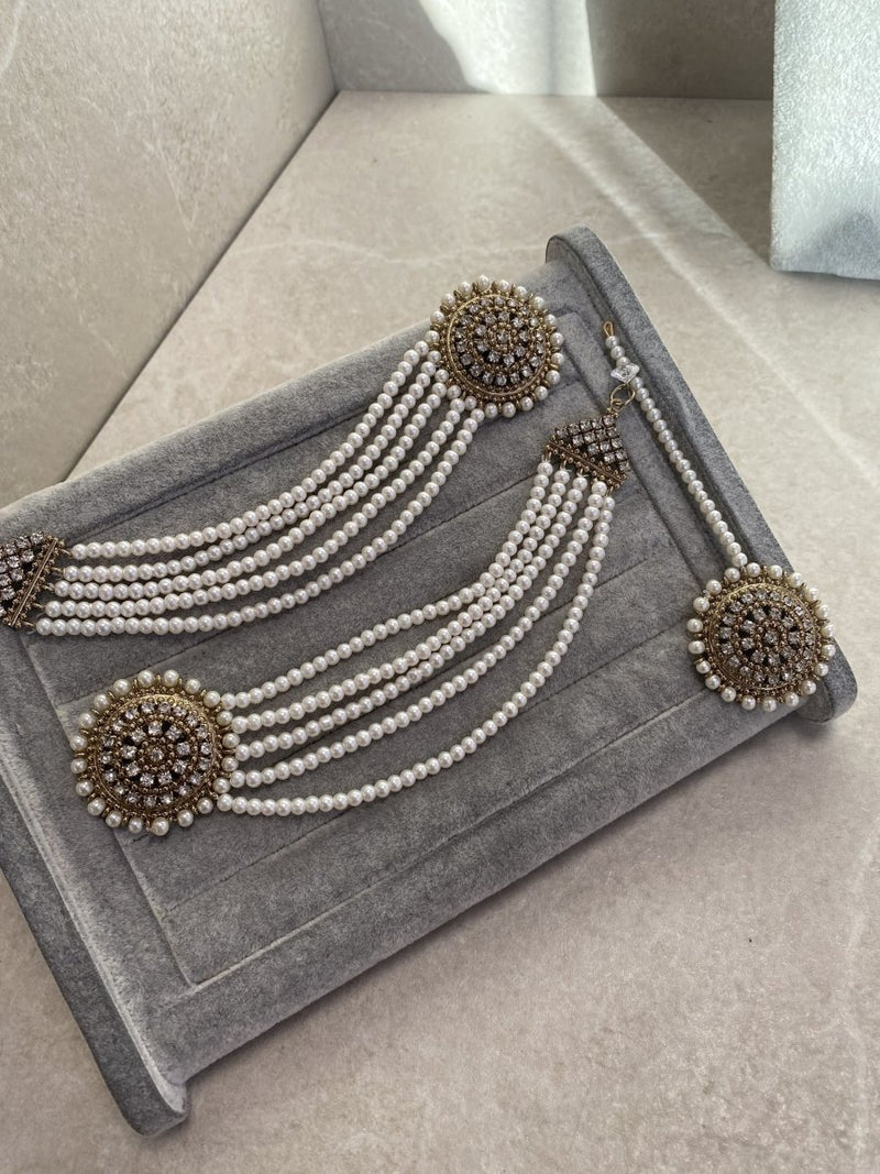 Mehreen Earrings & Tikka set - Clear - SOKORA JEWELSMehreen Earrings & Tikka set - Clear