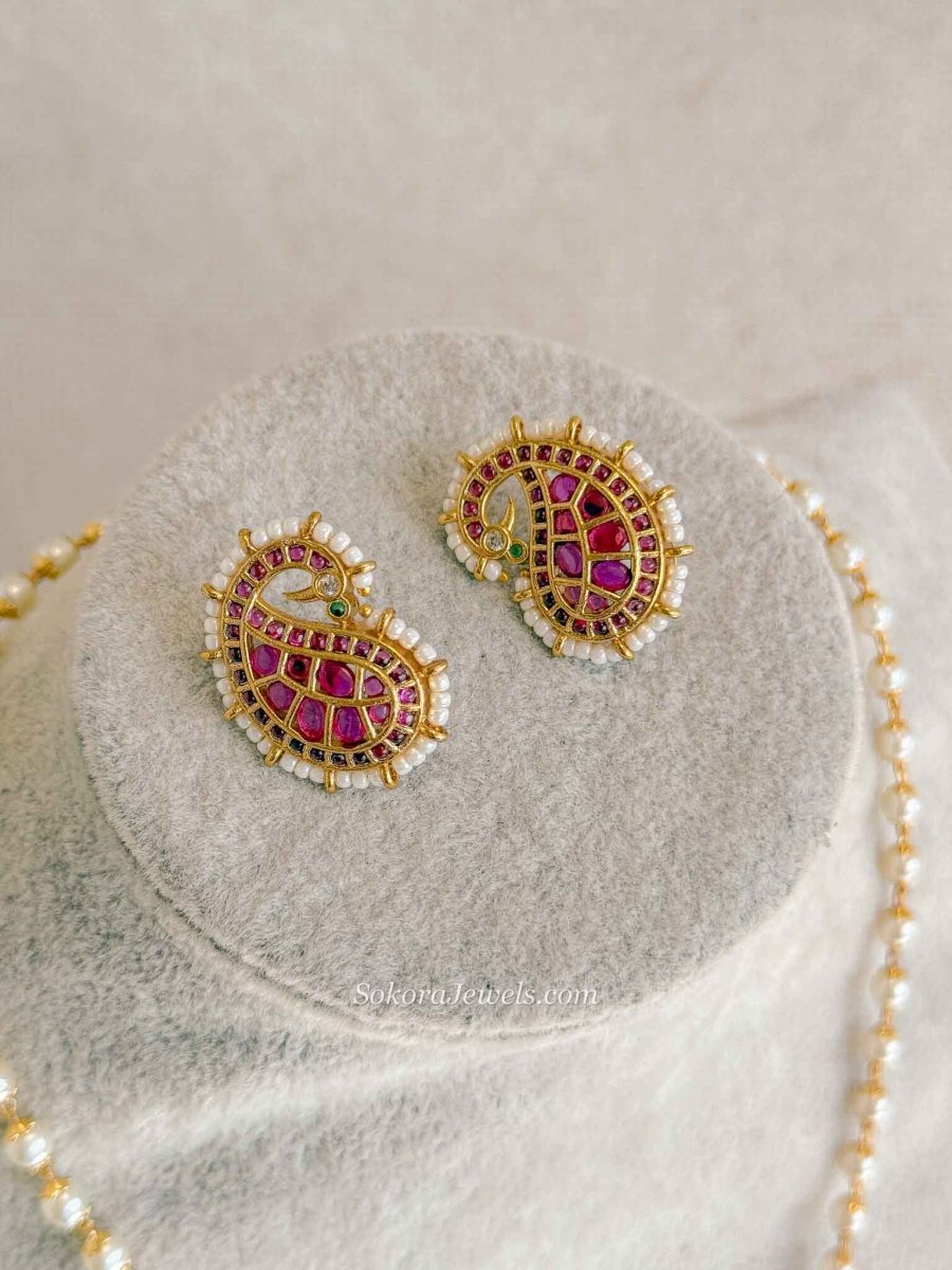 Mini Paisley Pearl Pendant Set – Ruby & Gold Finish - SOKORA JEWELSMini Paisley Pearl Pendant Set – Ruby & Gold FinishNECKLACE SETS