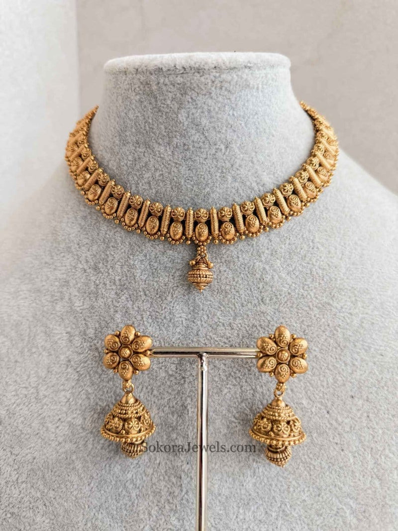 Nura Small Gold set with Jhumk Earrings - SOKORA JEWELSNura Small Gold set with Jhumk EarringsNECKLACE SETS