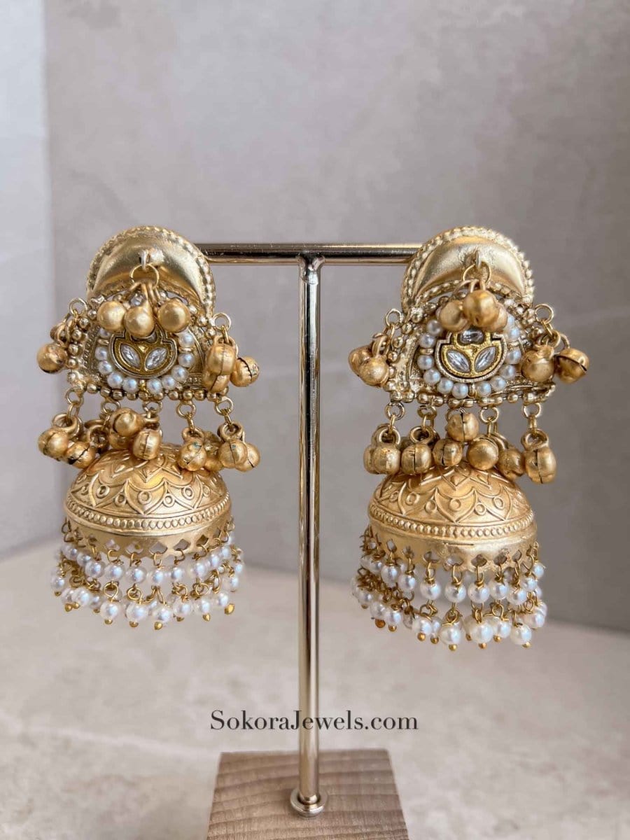 Oversized Kundan & Gold Jhumka - SOKORA JEWELSOversized Kundan & Gold Jhumka