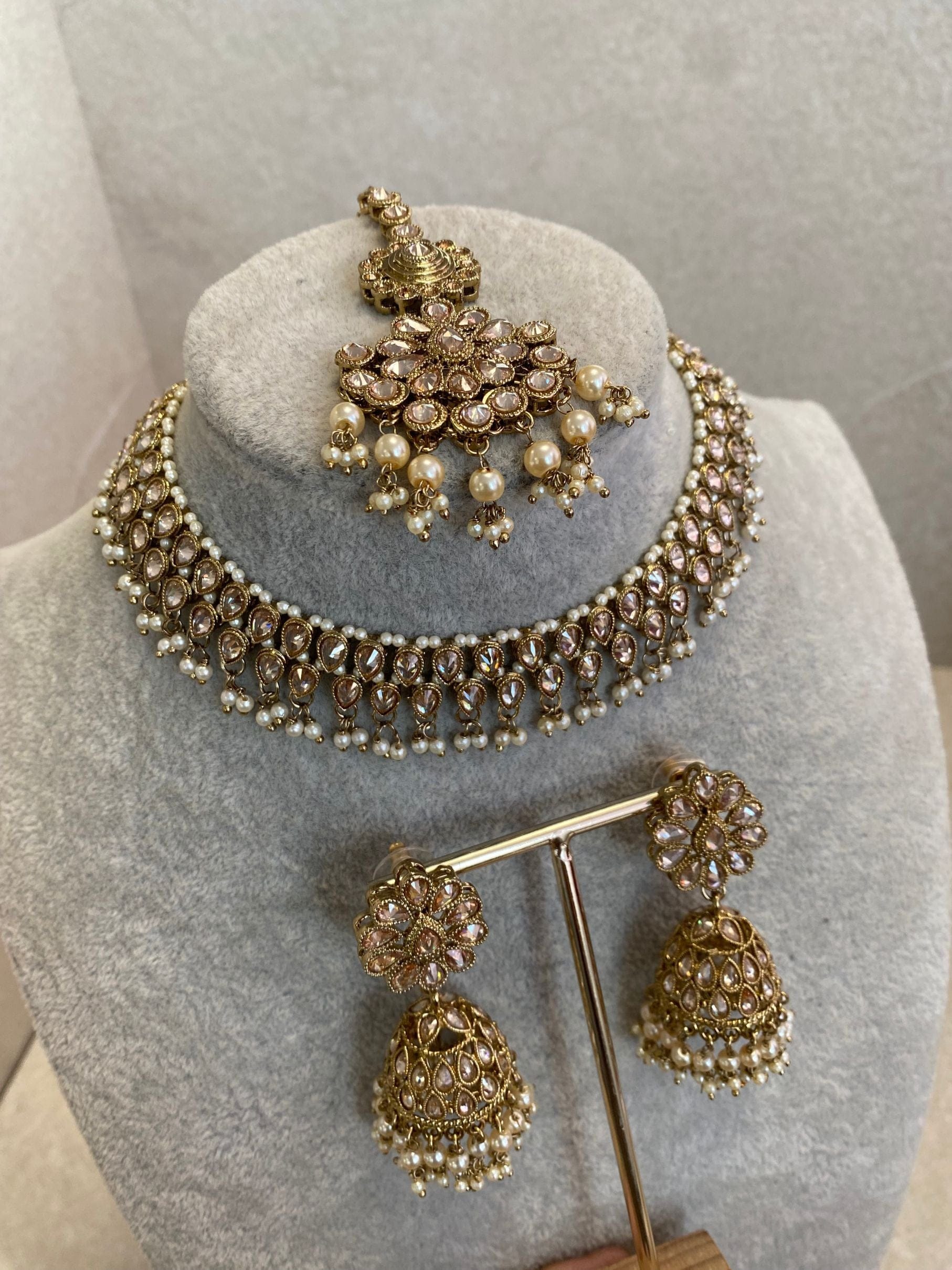 Small Dainty Choker - Champagne