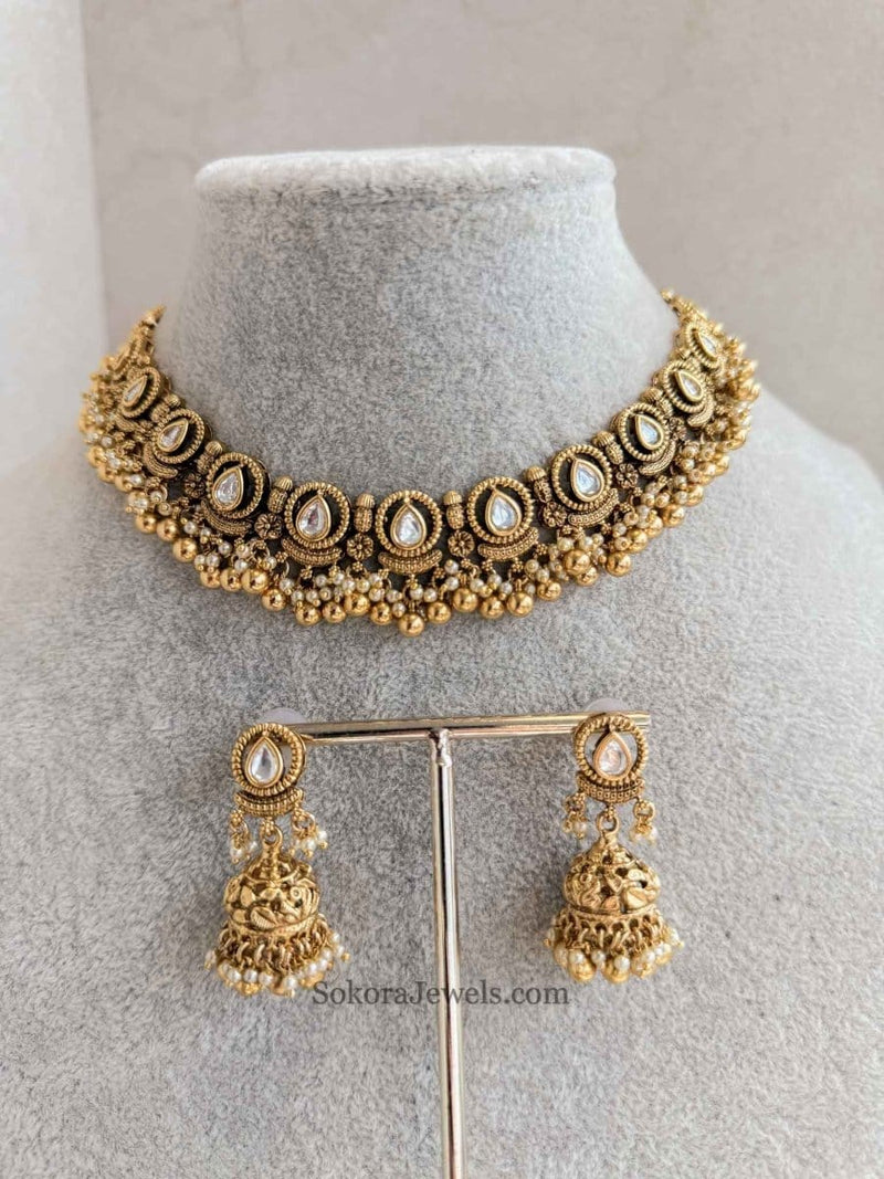 Ramneet Small Gold Kundan set - SOKORA JEWELSRamneet Small Gold Kundan set
