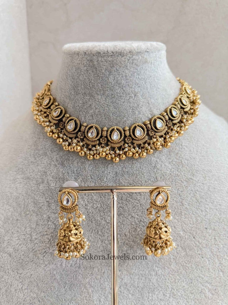 Ramneet Small Gold Kundan set - SOKORA JEWELSRamneet Small Gold Kundan set