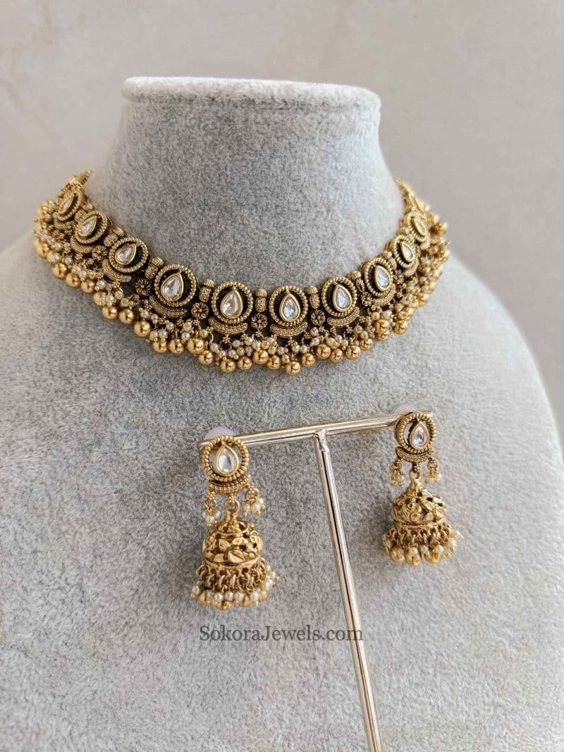 Ramneet Small Gold Kundan set - SOKORA JEWELSRamneet Small Gold Kundan set