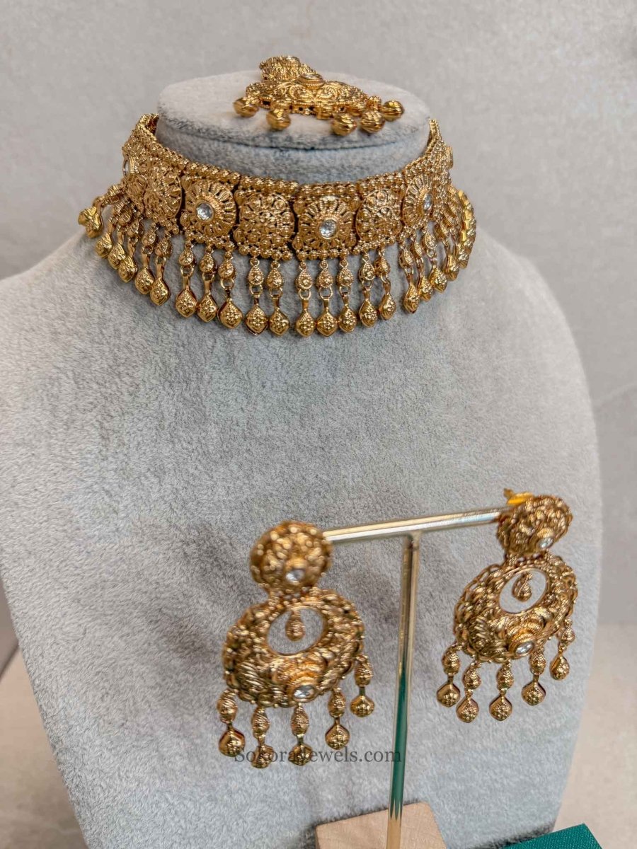 Sanaya Gold Kundan Gem Choker Set - SOKORA JEWELSSanaya Gold Kundan Gem Choker Set