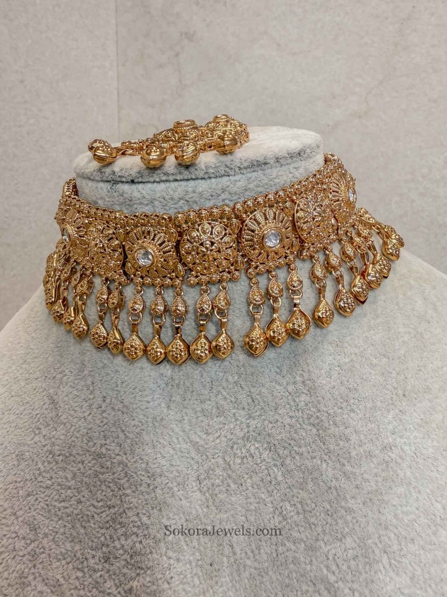Sanaya Gold Kundan Gem Choker Set - SOKORA JEWELSSanaya Gold Kundan Gem Choker Set