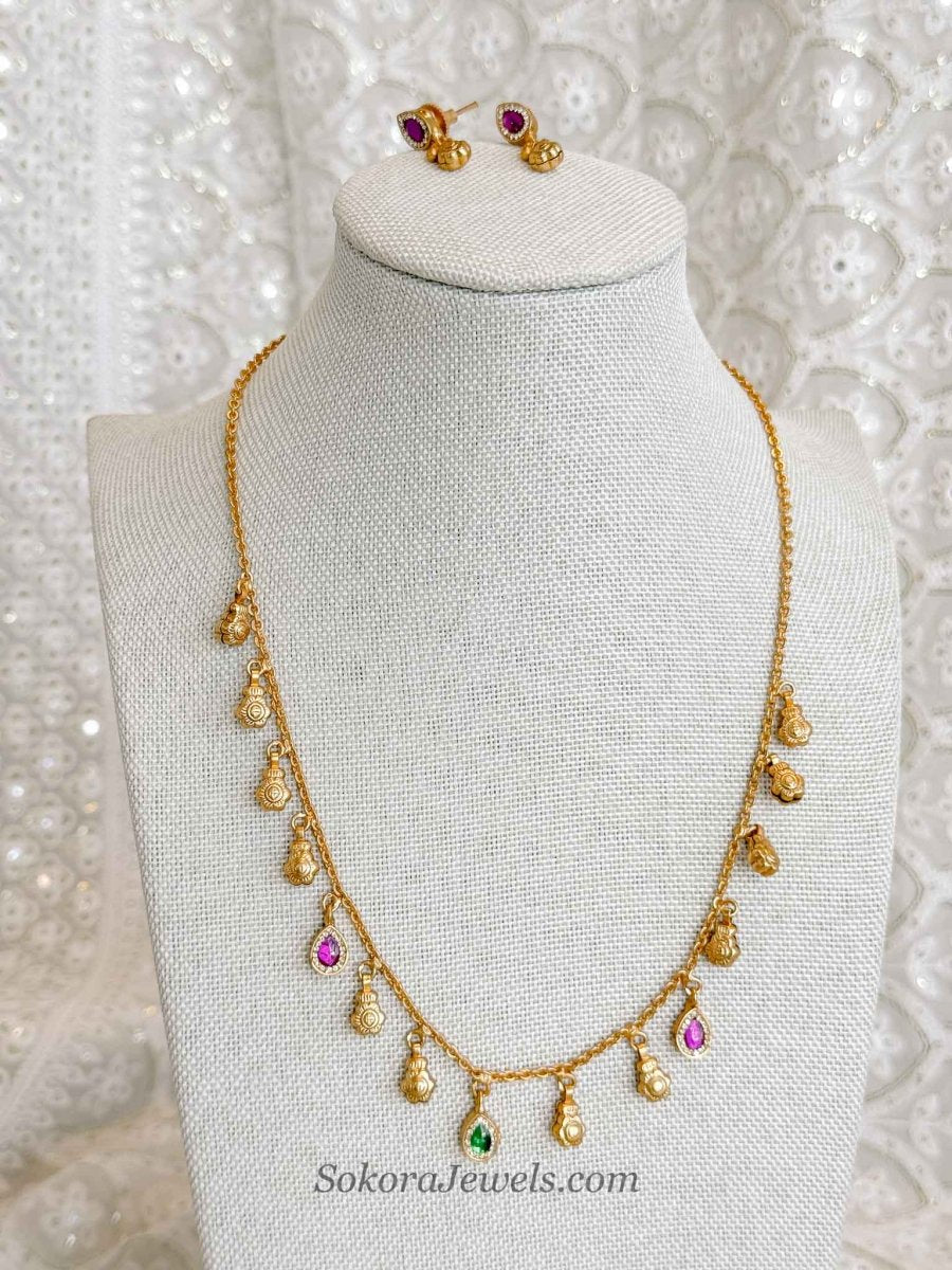 Simple Gold Shell Bead Set - Ruby & Green - SOKORA JEWELSSimple Gold Shell Bead Set - Ruby & Green