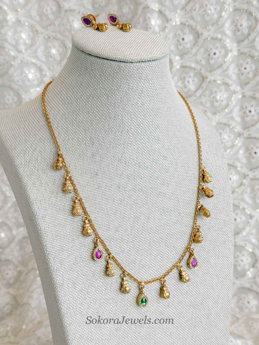 Simple Gold Shell Bead Set - Ruby & Green - SOKORA JEWELSSimple Gold Shell Bead Set - Ruby & Green
