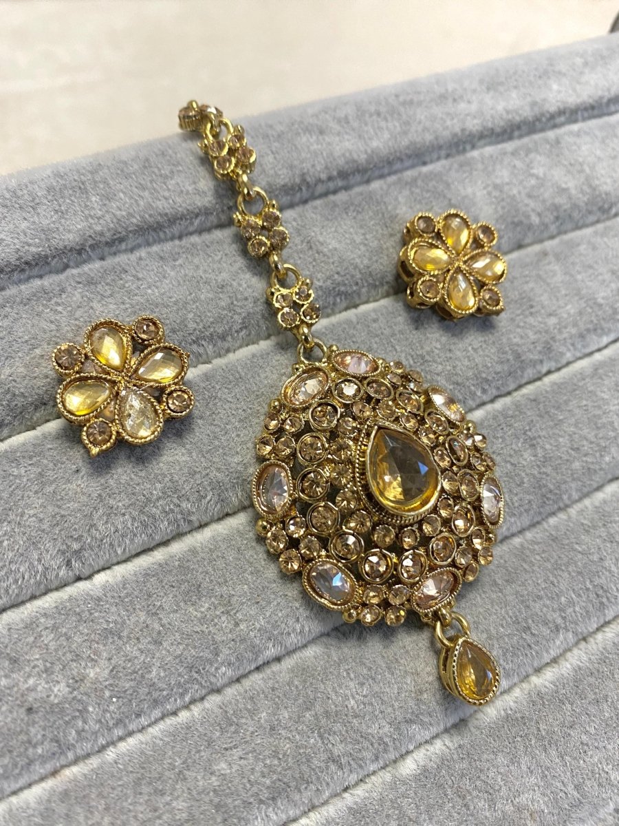 SLIGHTLY IMPERFECT: Antique Gold Earring and Tikka set - SOKORA JEWELSSLIGHTLY IMPERFECT: Antique Gold Earring and Tikka set