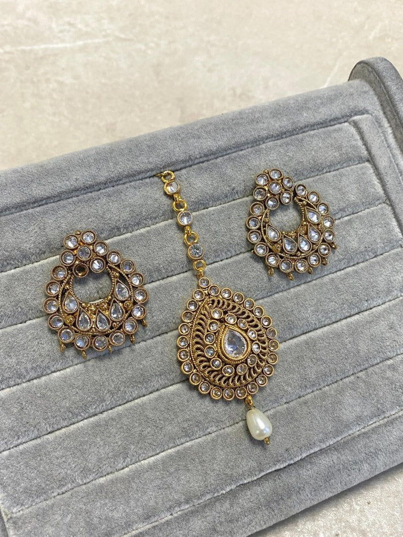 SLIGHTLY IMPERFECT: Antique Gold Earring and Tikka set - Clear - SOKORA JEWELSSLIGHTLY IMPERFECT: Antique Gold Earring and Tikka set - Clear