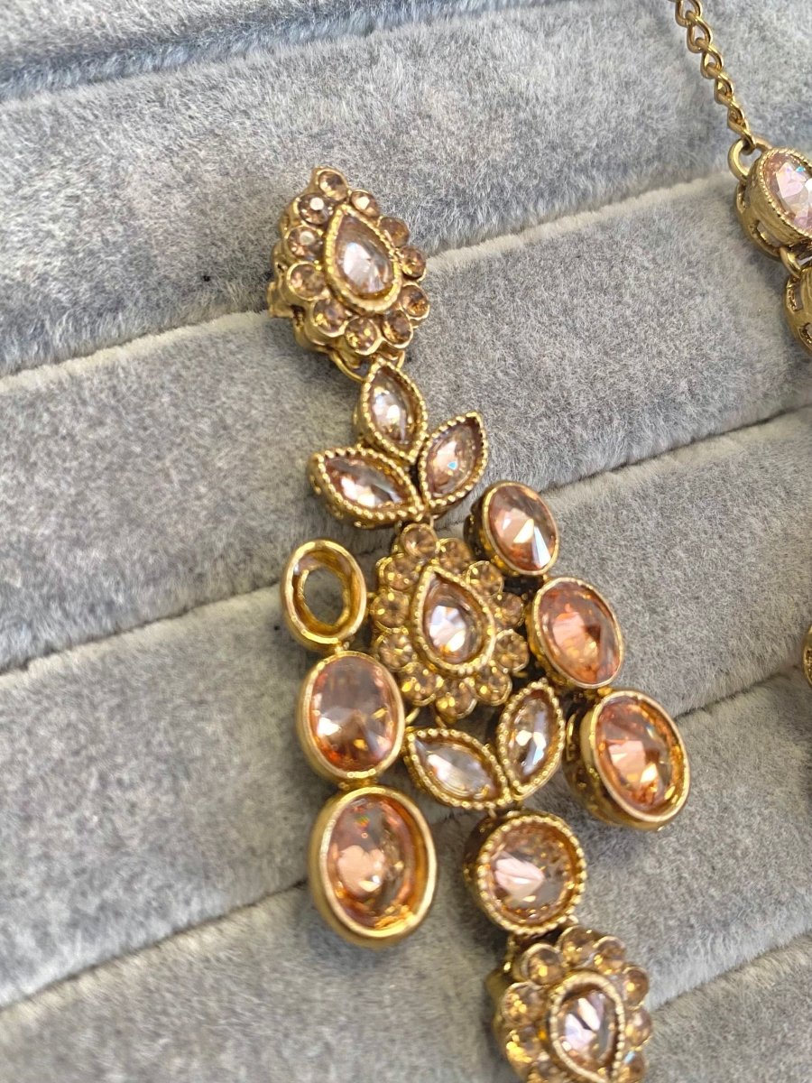 SLIGHTLY IMPERFECT:Antique Gold Earring & Tikka - Golden - SOKORA JEWELSSLIGHTLY IMPERFECT:Antique Gold Earring & Tikka - Golden