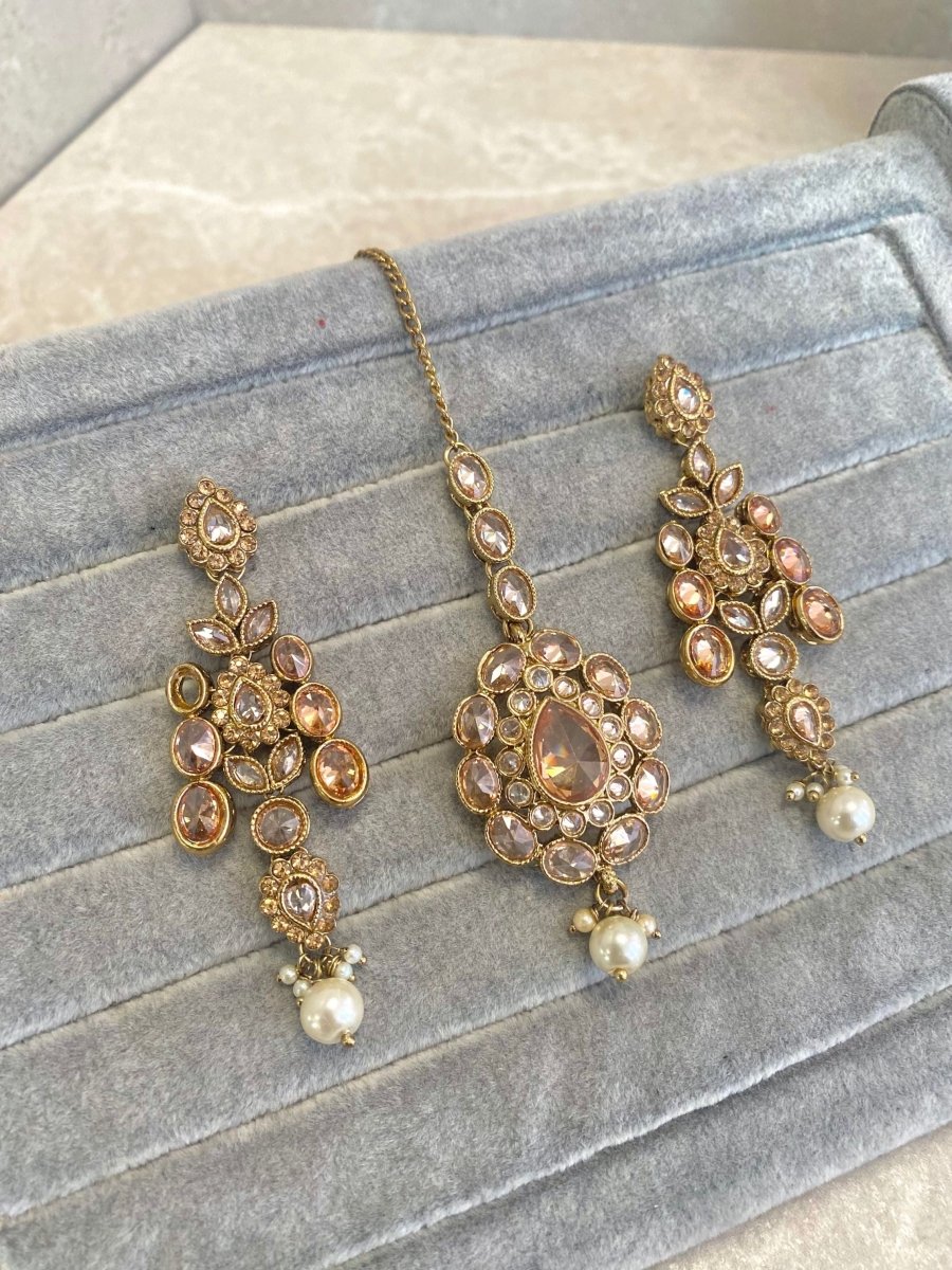 SLIGHTLY IMPERFECT:Antique Gold Earring & Tikka - Golden - SOKORA JEWELSSLIGHTLY IMPERFECT:Antique Gold Earring & Tikka - Golden