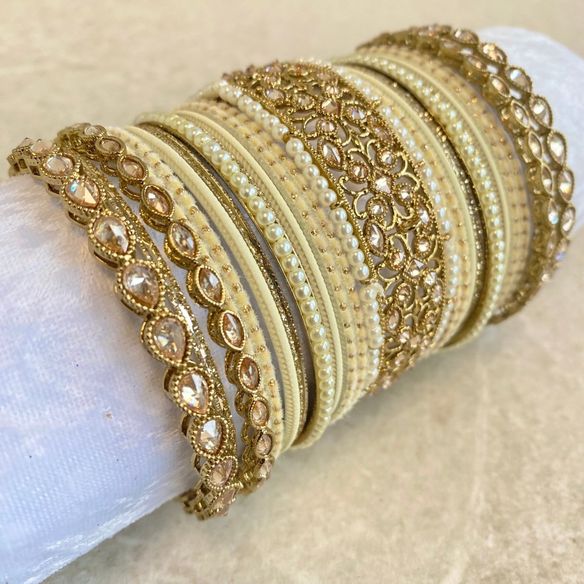 (Slightly less than perfect) 2.10 Clearance Luxury Crystal Bangle Set - Cream - SOKORA JEWELS(Slightly less than perfect) 2.10 Clearance Luxury Crystal Bangle Set - CreamBANGLES