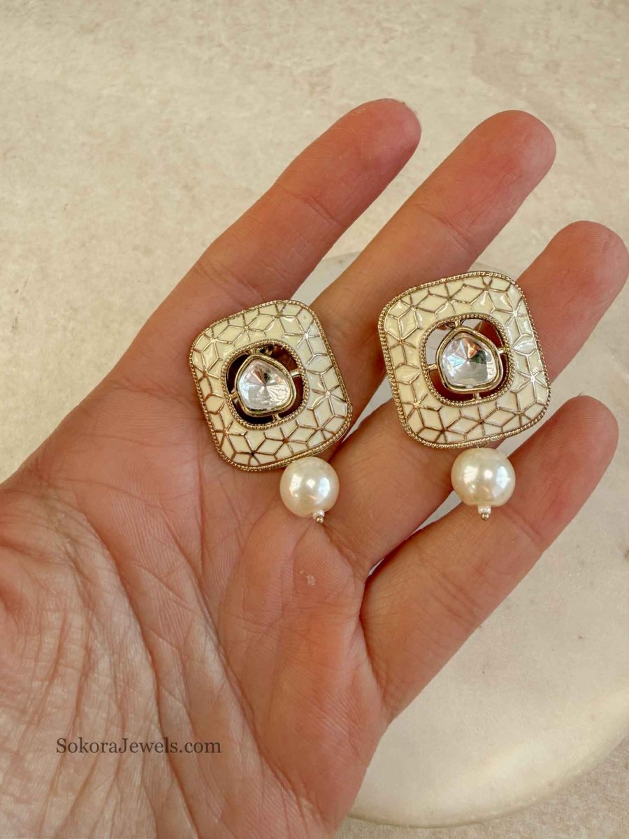 Small Cream & Kundan Earrings - SOKORA JEWELSSmall Cream & Kundan Earrings