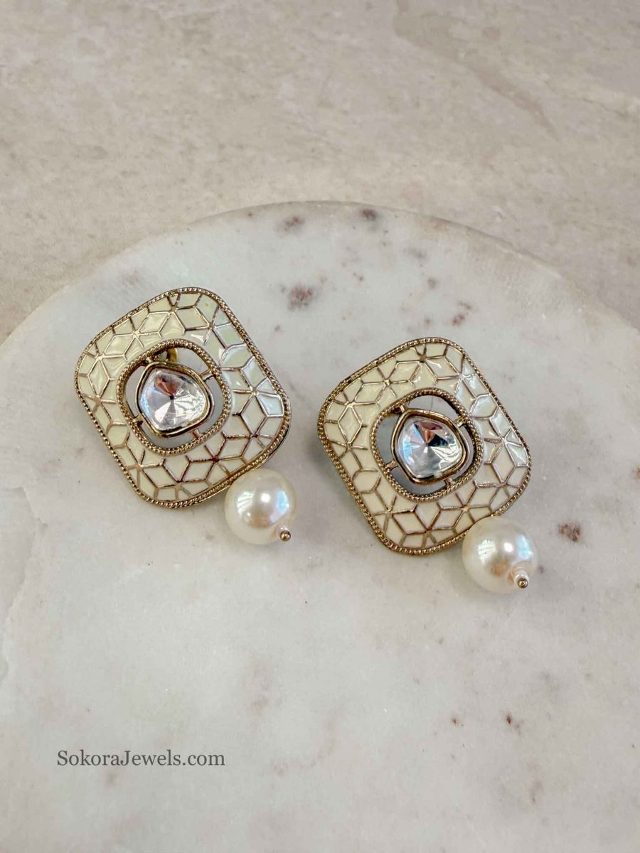 Small Cream & Kundan Earrings - SOKORA JEWELSSmall Cream & Kundan Earrings
