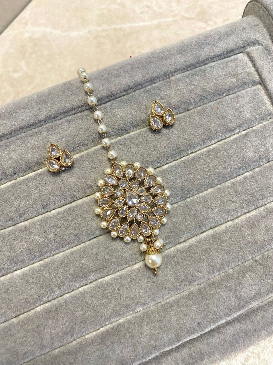 Small Earrings and Tikka Set - Clear/Pearl - SOKORA JEWELSSmall Earrings and Tikka Set - Clear/Pearl