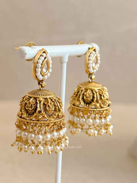 Small Gold Plated Kundan & Pearl Jhumka Earrings - SOKORA JEWELSSmall Gold Plated Kundan & Pearl Jhumka Earrings