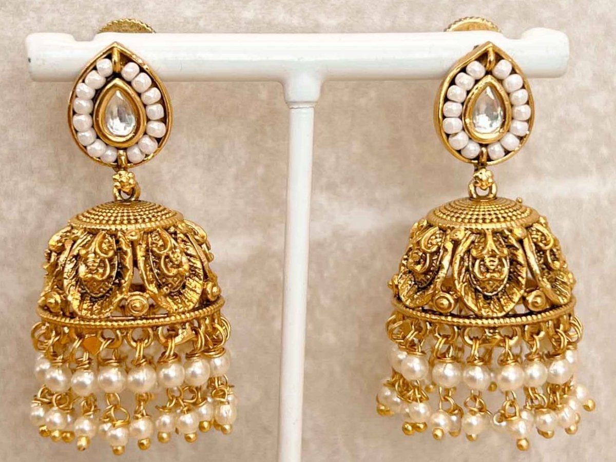 Small Gold Plated Kundan & Pearl Jhumka Earrings - SOKORA JEWELSSmall Gold Plated Kundan & Pearl Jhumka Earrings