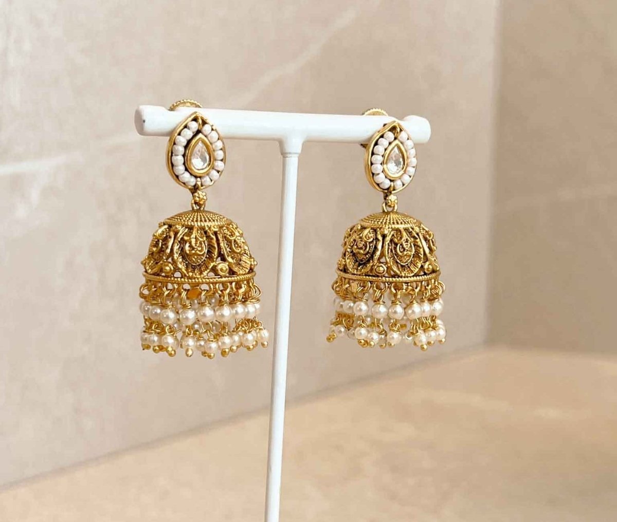 Small Gold Plated Kundan & Pearl Jhumka Earrings - SOKORA JEWELSSmall Gold Plated Kundan & Pearl Jhumka Earrings