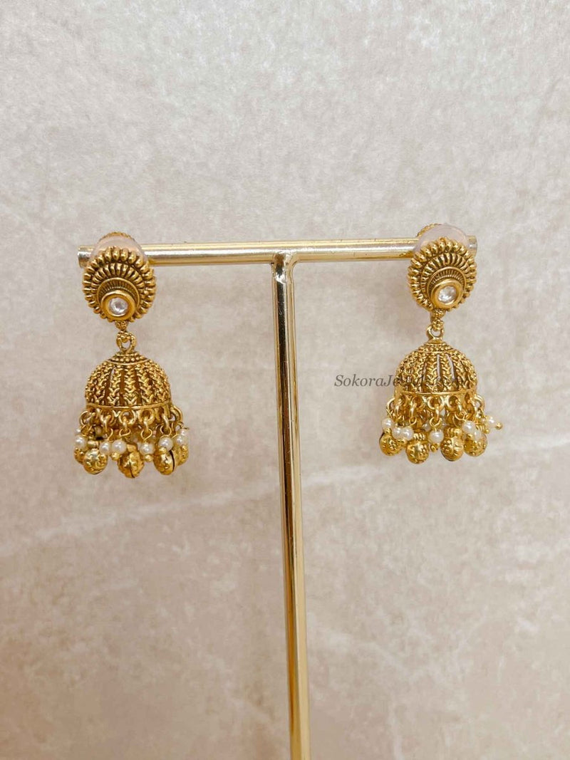 Small Kundan & Gold plated Jhumka Earrings - SOKORA JEWELSSmall Kundan & Gold plated Jhumka Earrings