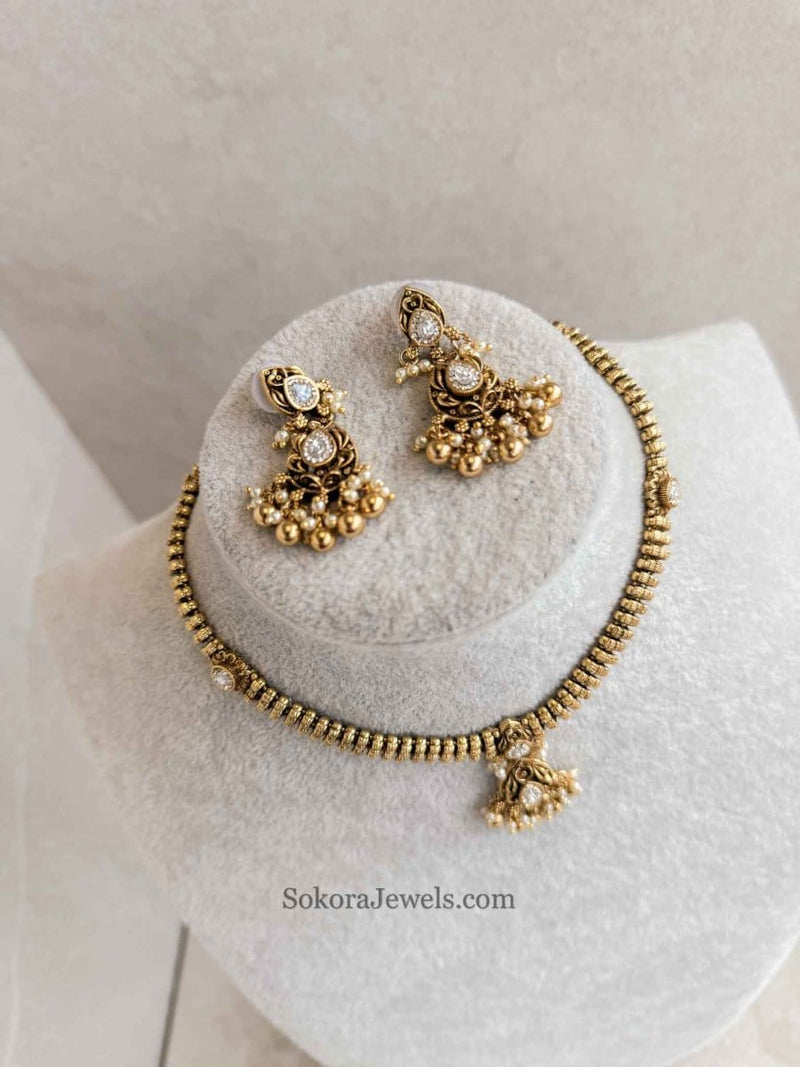 Small Kundan Necklace & Earring Set - SOKORA JEWELSSmall Kundan Necklace & Earring Set