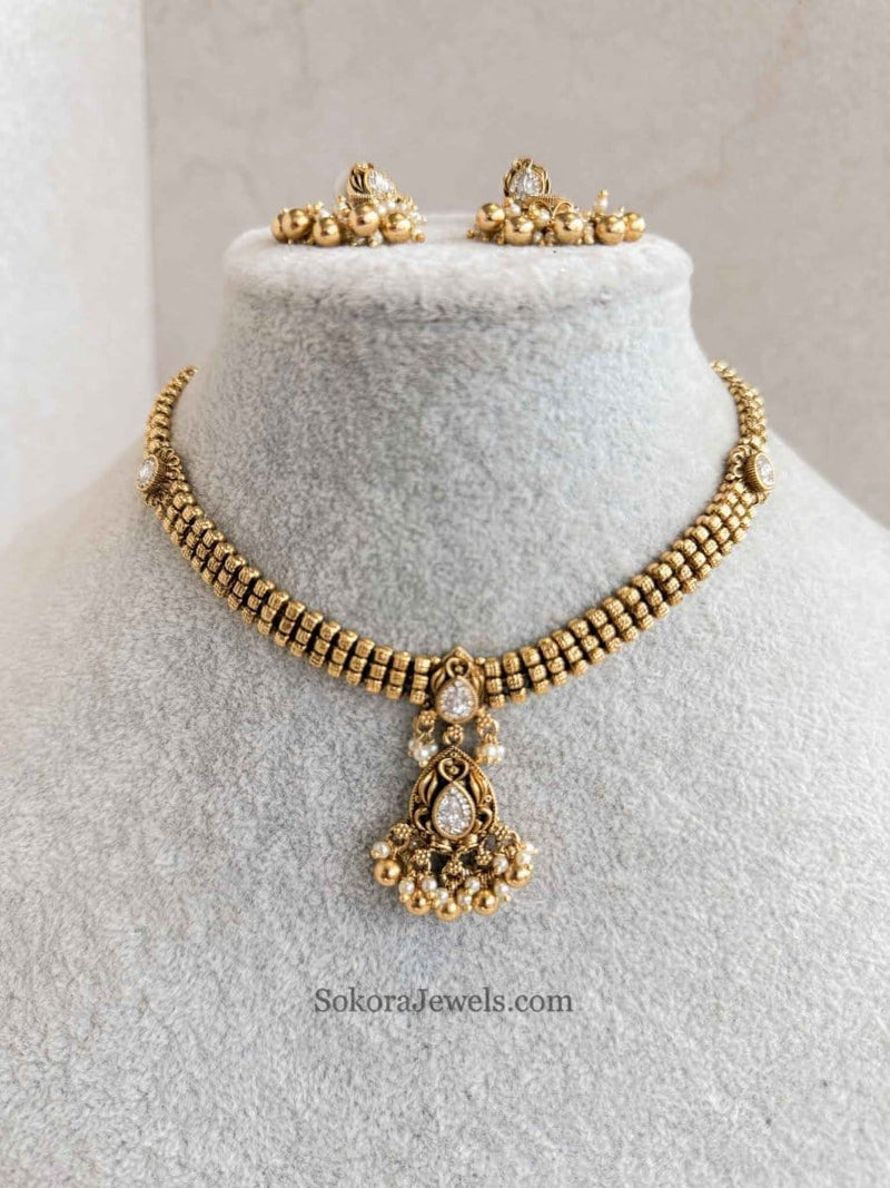 Small Kundan Necklace & Earring Set - SOKORA JEWELSSmall Kundan Necklace & Earring Set