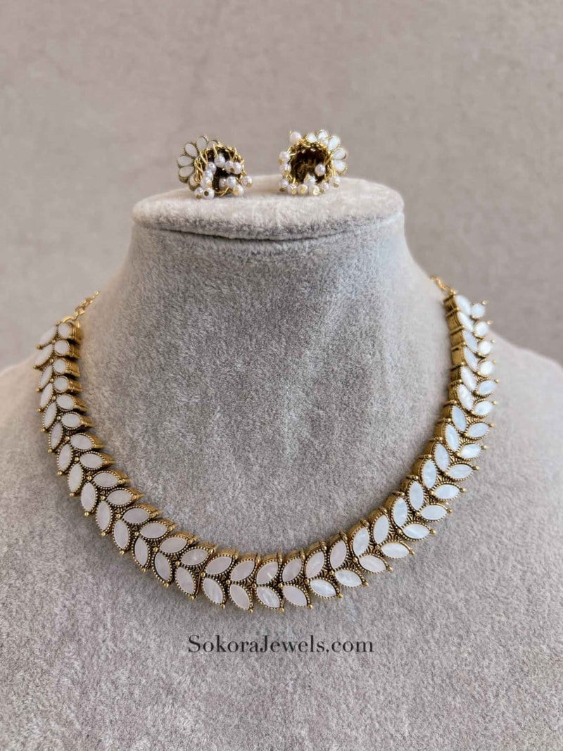 Small Mother of Pearl set - SOKORA JEWELSSmall Mother of Pearl setNECKLACE SETS