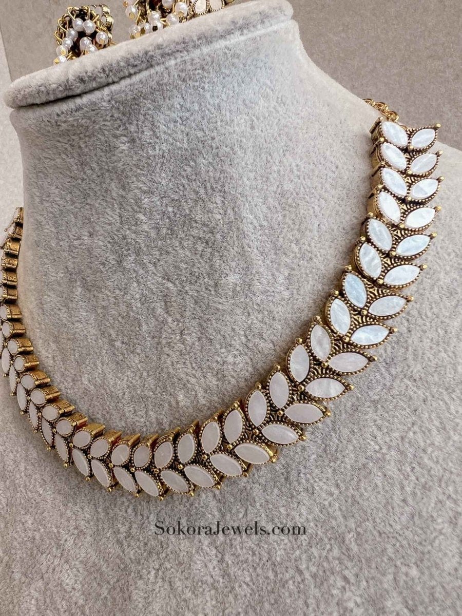 Small Mother of Pearl set - SOKORA JEWELSSmall Mother of Pearl setNECKLACE SETS