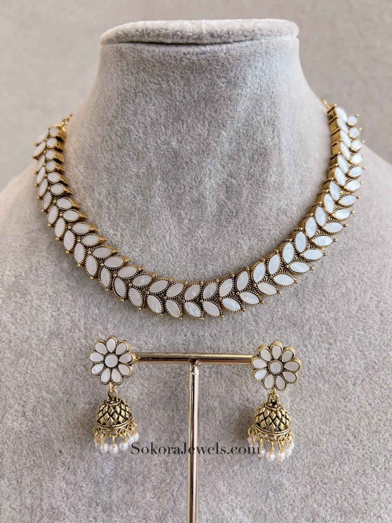 Small Mother of Pearl set - SOKORA JEWELSSmall Mother of Pearl setNECKLACE SETS