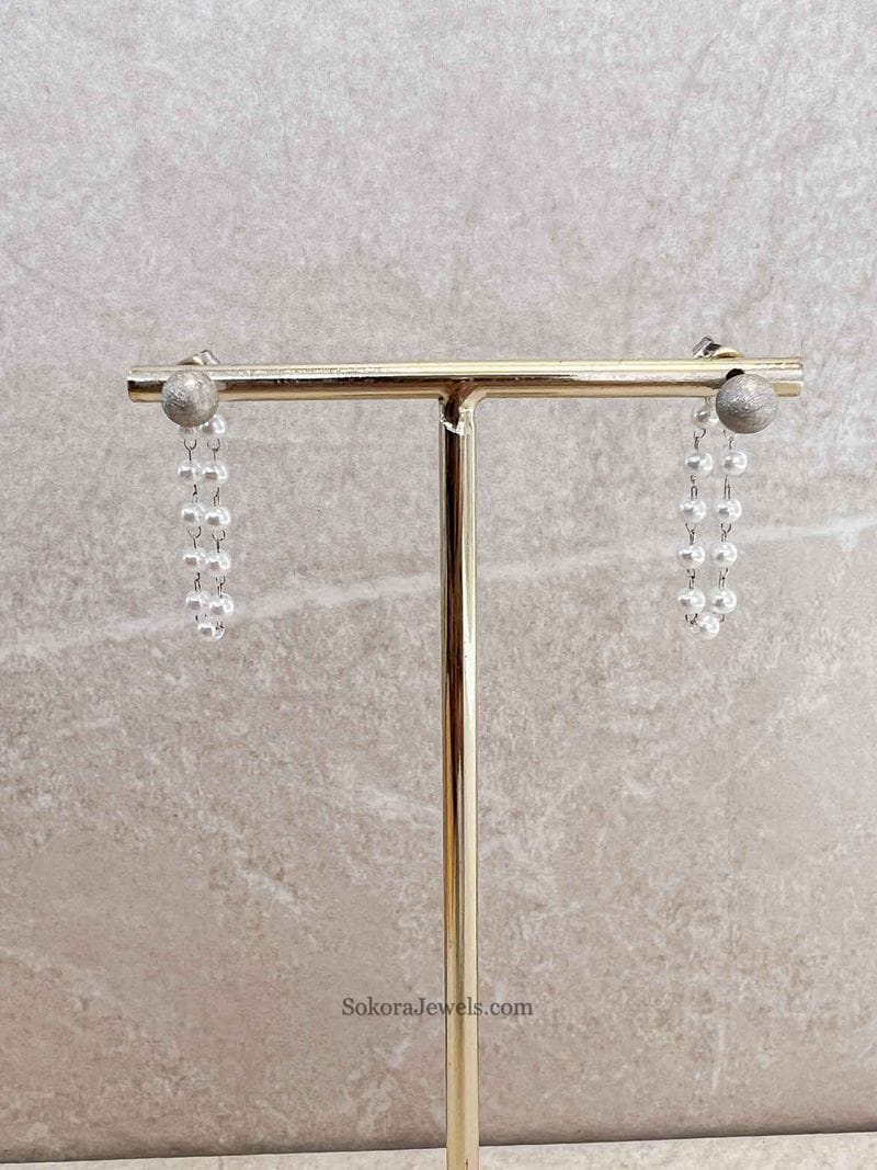 Small Pearl Chain Stud Earrings - 2 Colour Options - SOKORA JEWELSSmall Pearl Chain Stud Earrings - 2 Colour Optionsstuds and tops