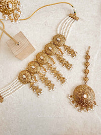 Tasselled Gold Tone Kundan Pearl Choker Set - SOKORA JEWELSTasselled Gold Tone Kundan Pearl Choker SetNECKLACE SETS