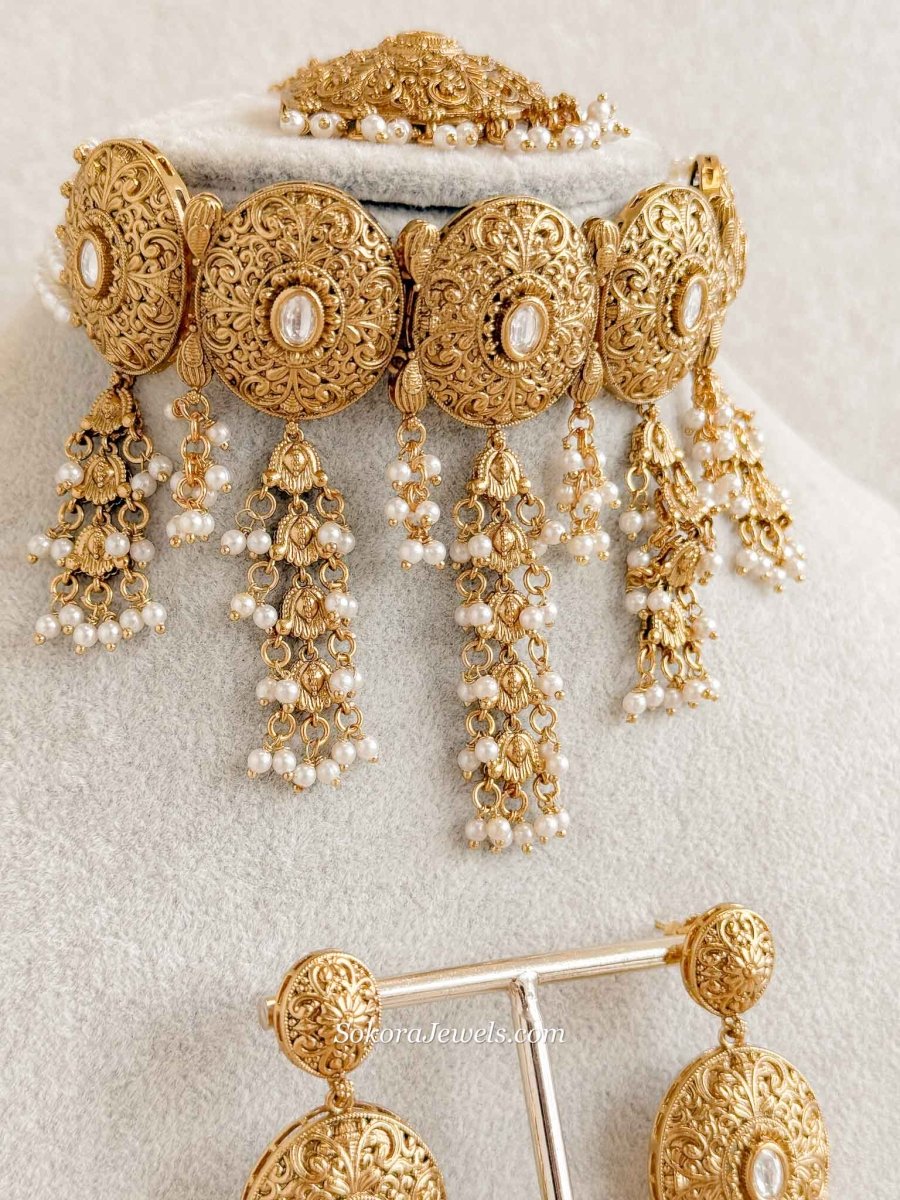 Tasselled Gold Tone Kundan Pearl Choker Set - SOKORA JEWELSTasselled Gold Tone Kundan Pearl Choker SetNECKLACE SETS