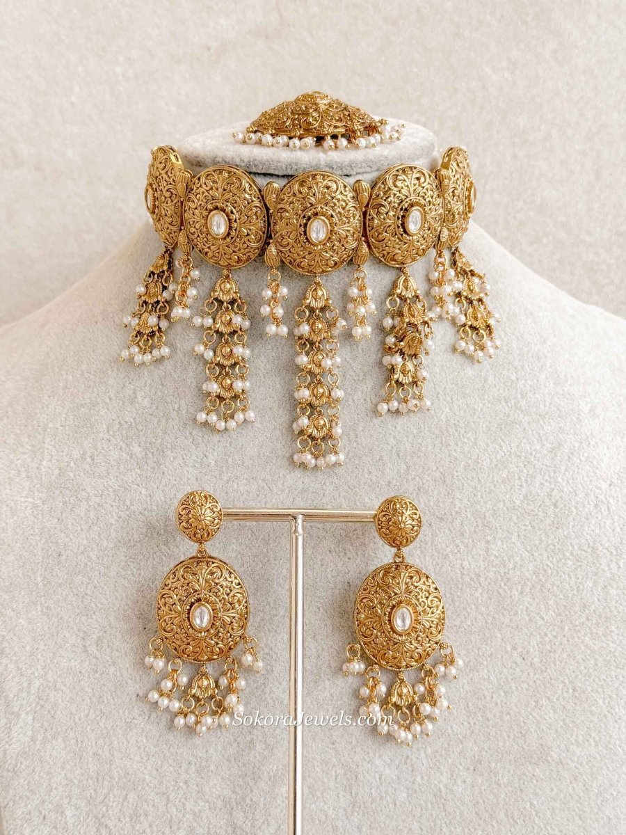 Tasselled Gold Tone Kundan Pearl Choker Set - SOKORA JEWELSTasselled Gold Tone Kundan Pearl Choker SetNECKLACE SETS