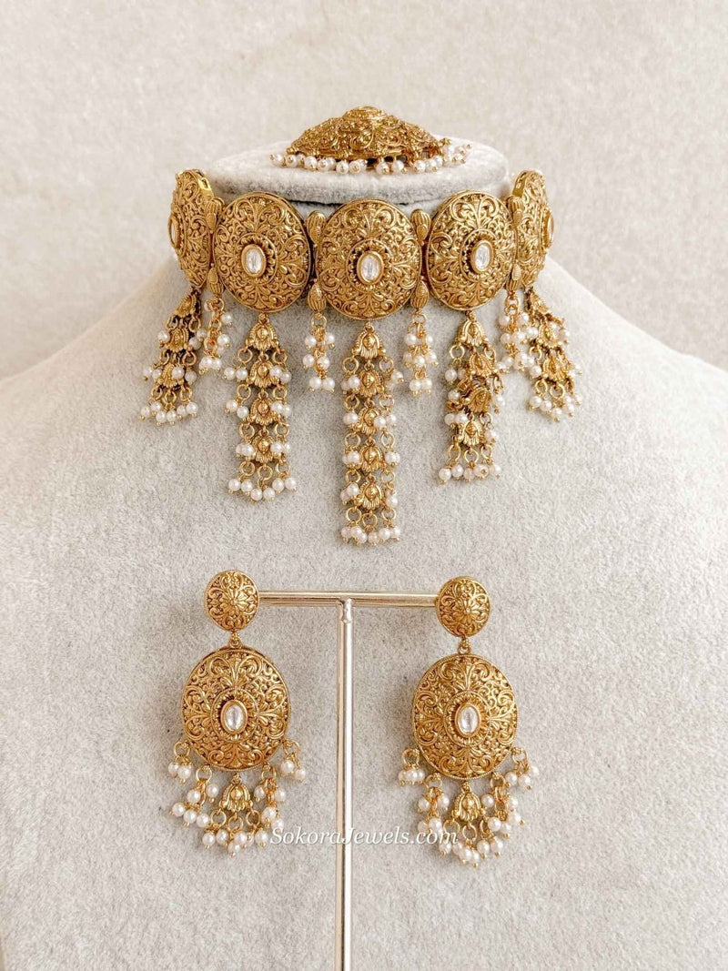 Tasselled Gold Tone Kundan Pearl Choker Set - SOKORA JEWELSTasselled Gold Tone Kundan Pearl Choker SetNECKLACE SETS