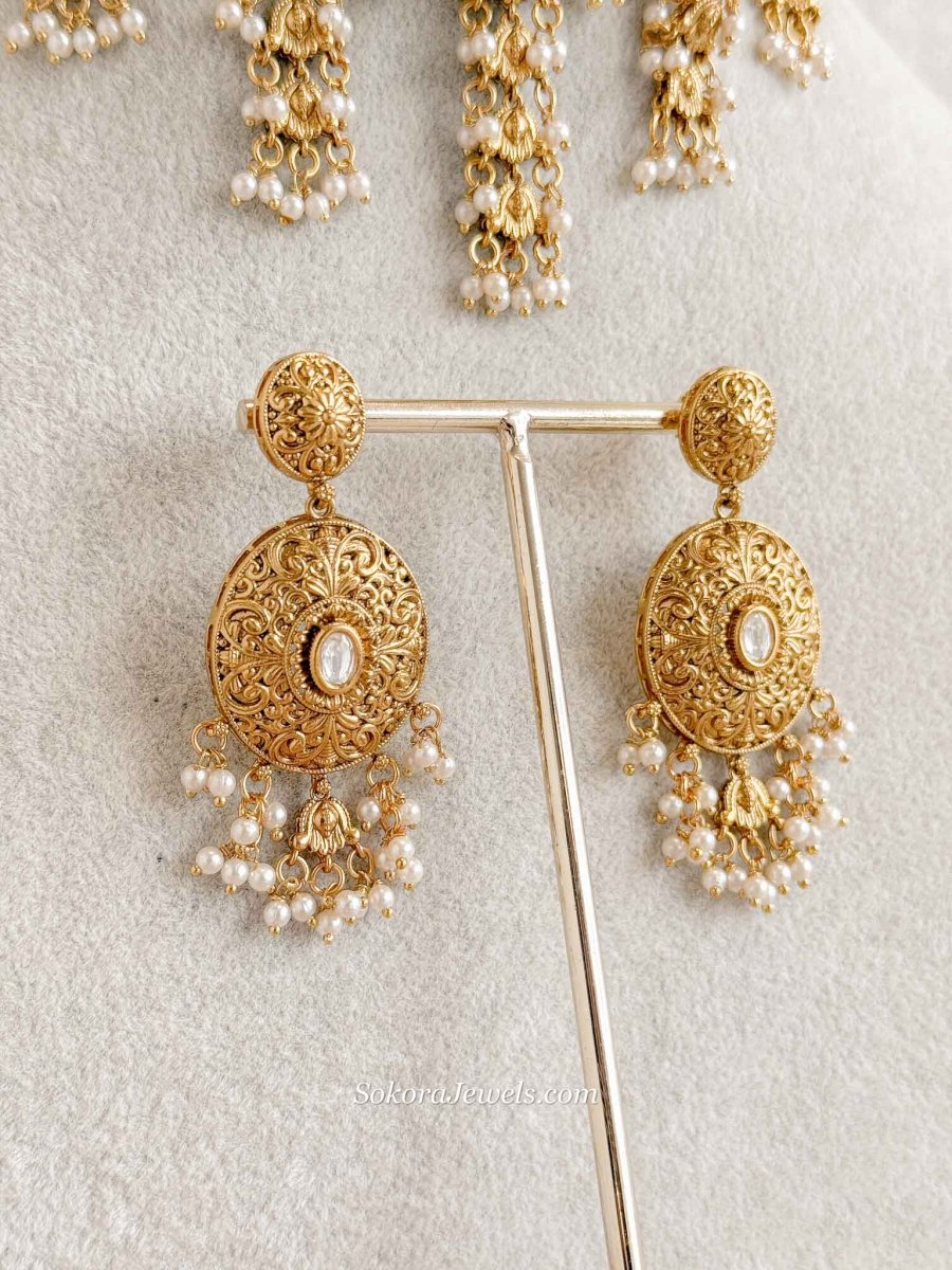 Tasselled Gold Tone Kundan Pearl Choker Set - SOKORA JEWELSTasselled Gold Tone Kundan Pearl Choker SetNECKLACE SETS