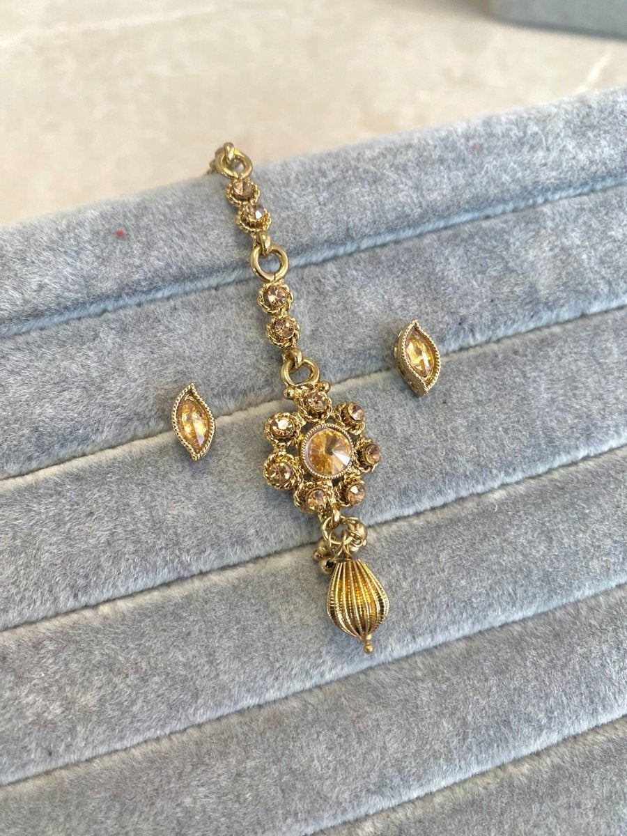 Tiny Earring & Tikka set - Golden - SOKORA JEWELSTiny Earring & Tikka set - Golden