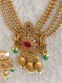 Traditional Square Pendant Mala Set with Ruby and Green Stones - SOKORA JEWELSTraditional Square Pendant Mala Set with Ruby and Green Stones