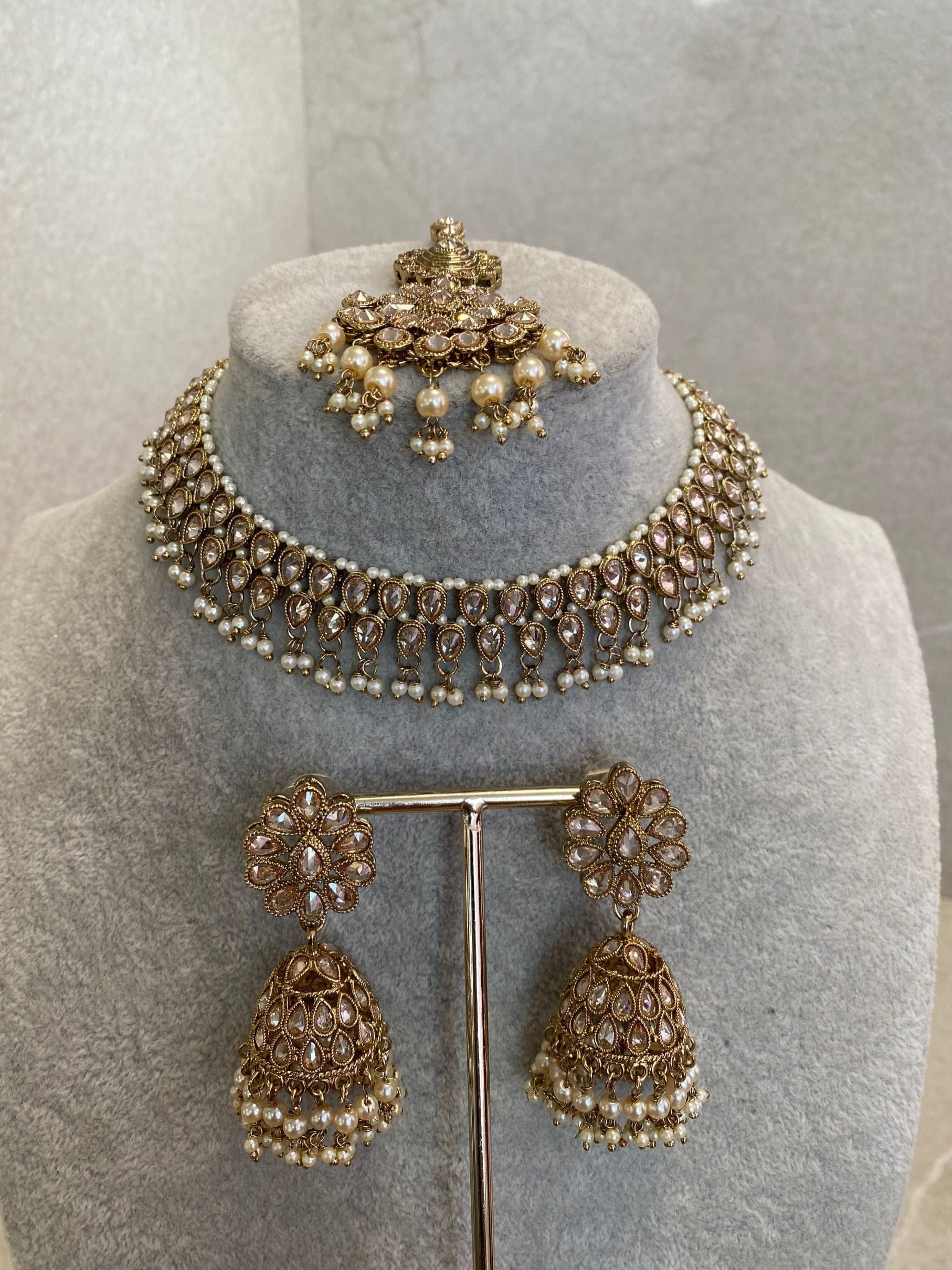 Small Dainty Choker - Champagne