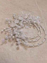 White Pearl & Flower Detail Hair Accessory - SOKORA JEWELSWhite Pearl & Flower Detail Hair Accessory