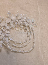 White Pearl & Flower Detail Hair Accessory - SOKORA JEWELSWhite Pearl & Flower Detail Hair Accessory