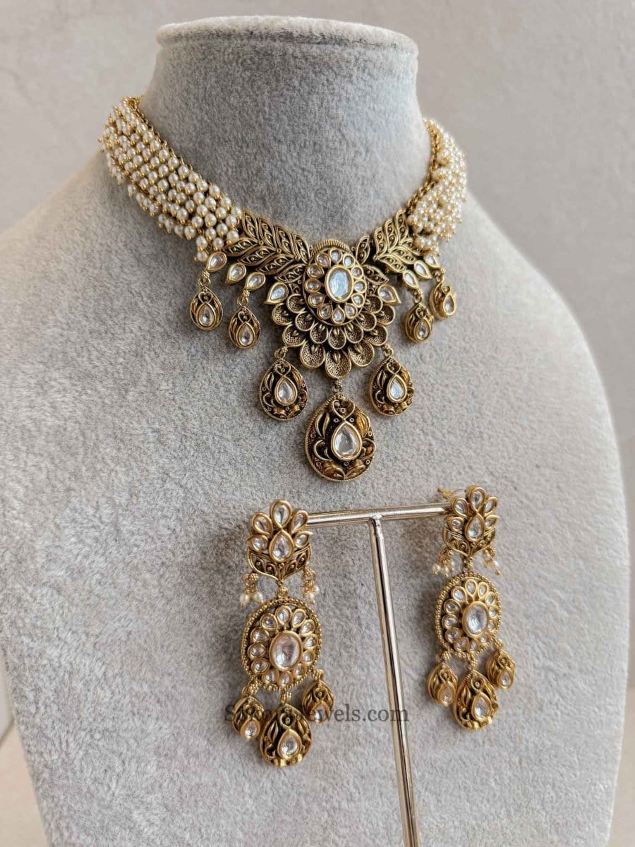 Yogitha Kundan Necklace set - SOKORA JEWELSYogitha Kundan Necklace set