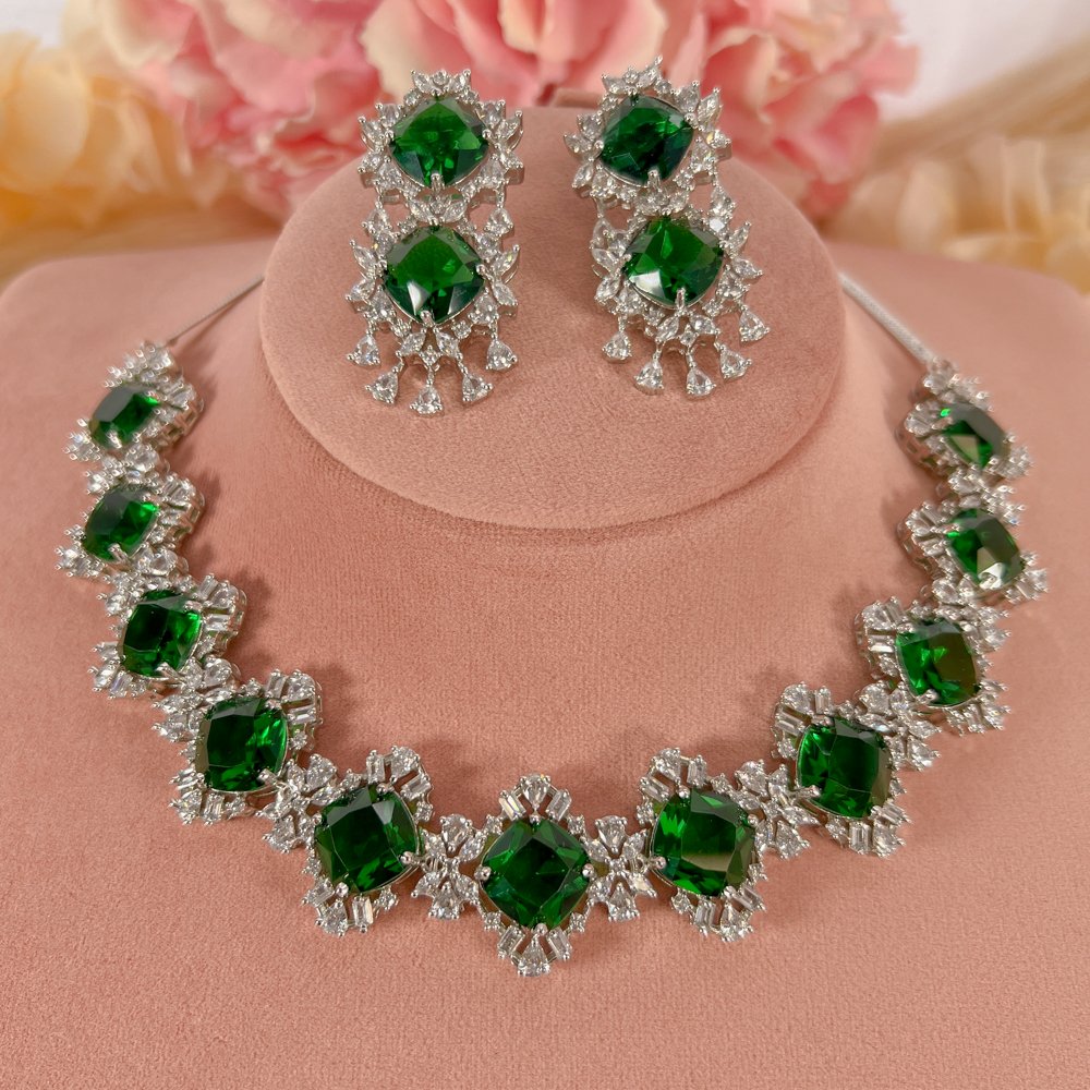 Neeya Diamante Set - Emerald - SOKORA JEWELSNeeya Diamante Set - EmeraldNECKLACE SETS