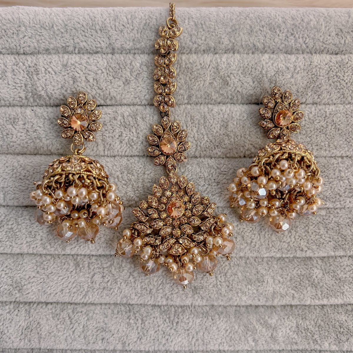 Shazmeen Small Earrings & Tikka set - Golden - SOKORA JEWELSShazmeen Small Earrings & Tikka set - Golden