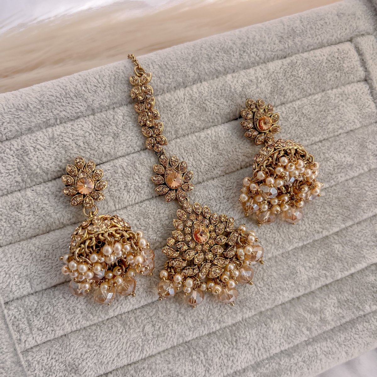 Floral Chand Kundan Earrings Tikka Set - Suvitamara